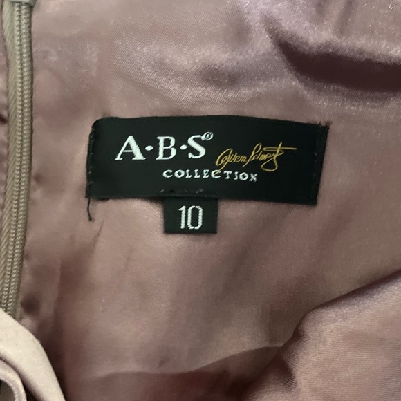 This size 10 Light purple dress perfect for prom - Picture 3 of 3